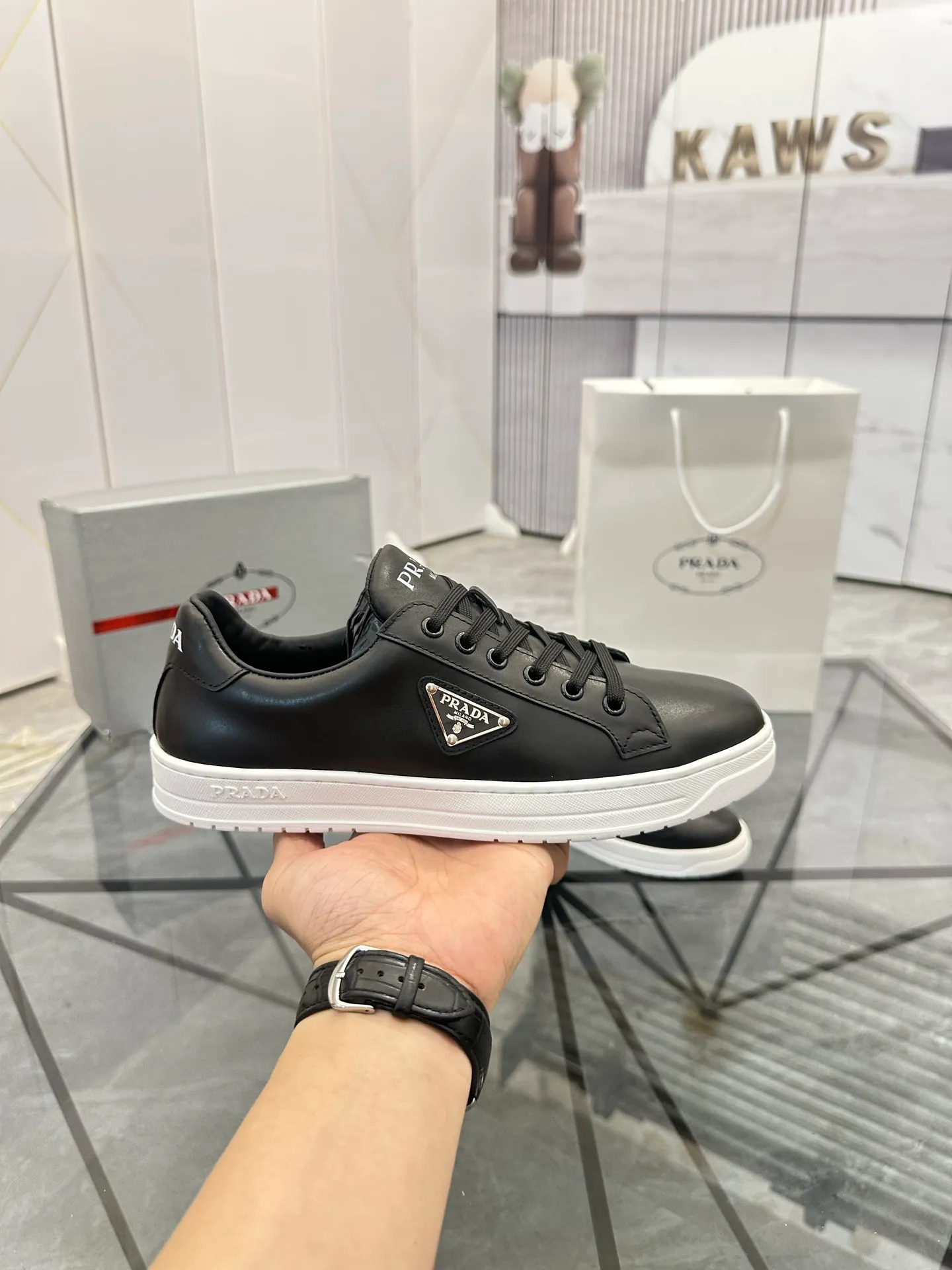 Men's shoes for sale 💰: 💰P540¥ High-end top quality Product trademark: Prada *"Prada*" low-top casual shoes Regular size: 38-45 (can be customized to 46) Product materials: imported first-layer cowhide for the upper, water-dyed cowhide lining, cowhide feet, original outsole. No.: 001